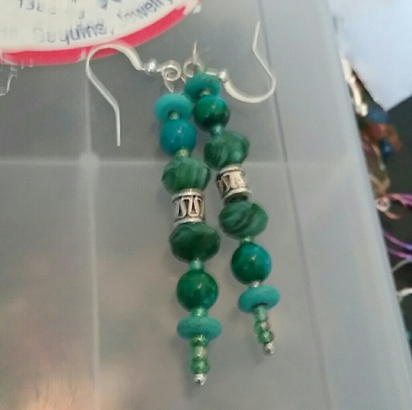 Amazing green beaded earblings - Picture 3 of 5